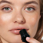 Стик для макияжа 04 золотой (Lip to Cheek 04 gold) MUR 6,1 г